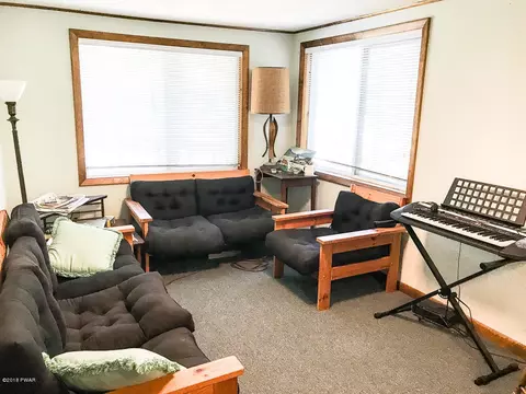 136 E Shore Dr, Dingmans Ferry, PA 18328 photo 6