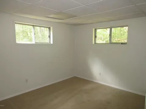 173 Outer Dr, Dingmans Ferry, PA 18328 photo 6