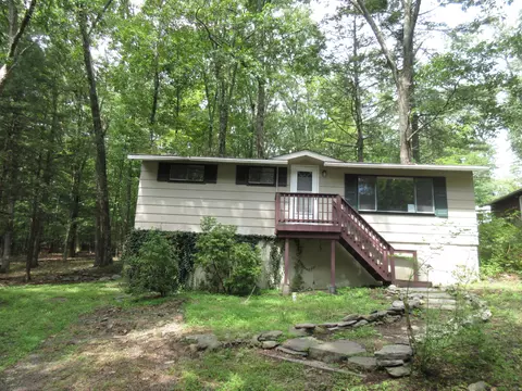 173 Outer Dr, Dingmans Ferry, PA 18328 photo 1