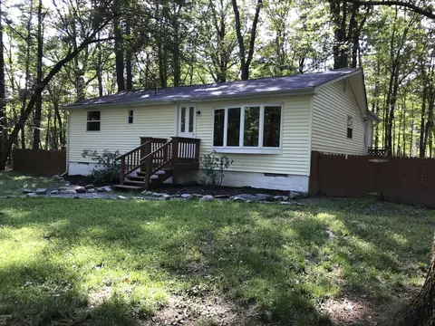 135 Maple St, Dingmans Ferry, PA 18328 photo 1