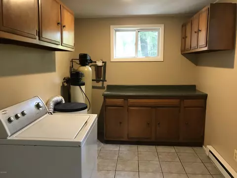 135 Maple St, Dingmans Ferry, PA 18328 photo 8