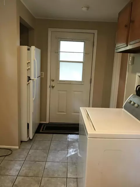 135 Maple St, Dingmans Ferry, PA 18328 photo 9