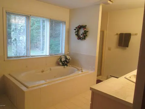 110 Chipmunk Dr, Tafton, PA 18464 photo 15