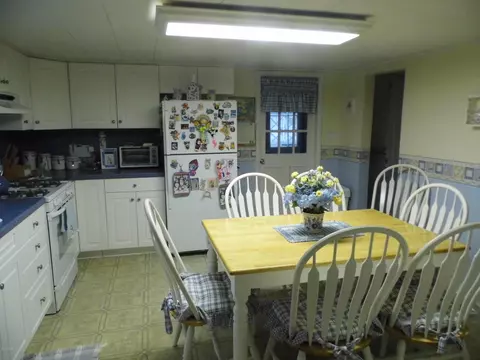 709 Spring St, Moosic, PA 18507 photo 4