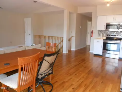 267 Skyline Dr, Dingmans Ferry, PA 18328 photo 9