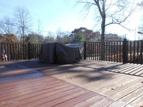 267 Skyline Dr, Dingmans Ferry, PA 18328 photo 5