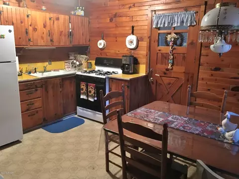 110 Elm Rd, Tafton, PA 18464 photo 9