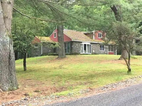 110 Elm Rd, Tafton, PA 18464 photo 1