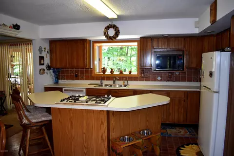 100 Wilson Hill Rd, Dingmans Ferry, PA 18328 photo 4