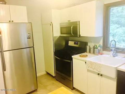 122 Hedge Dr, Dingmans Ferry, PA 18328 photo 13