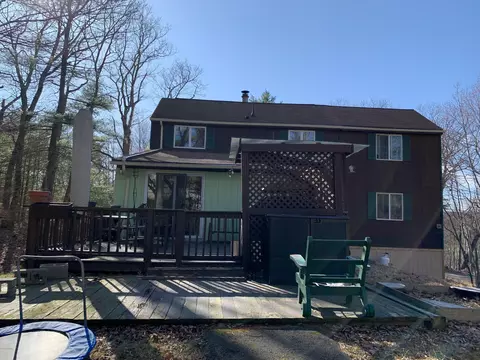 122 Hedge Dr, Dingmans Ferry, PA 18328 photo 1