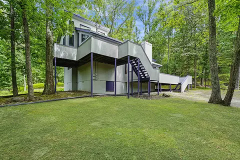 5348 E Woodbridge Dr, Bushkill, PA 18324 photo 2