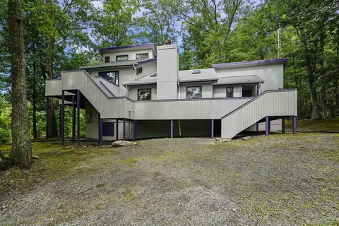 5348 E Woodbridge Dr, Bushkill, PA 18324 photo 1