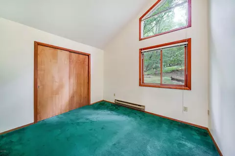 5348 E Woodbridge Dr, Bushkill, PA 18324 photo 14