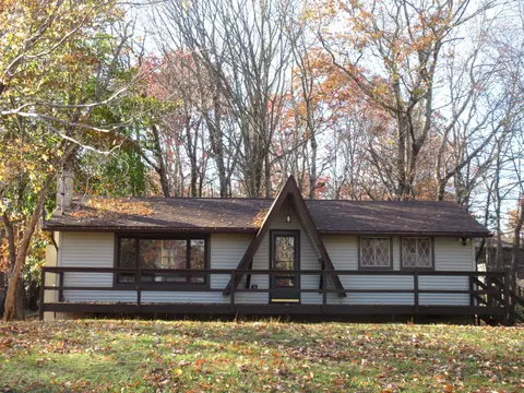 163 Skyview Rd, Dingmans Ferry, PA 18328 photo 1