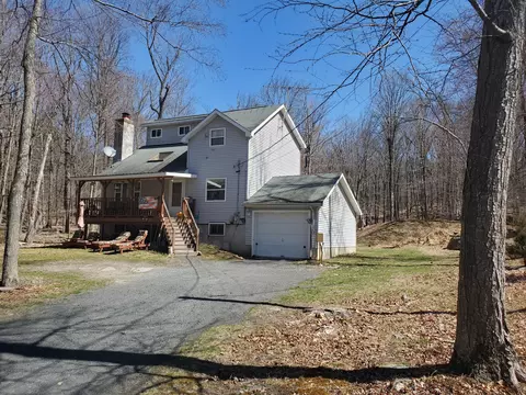 481 Whippoorwill Dr, Bushkill, PA 18324 photo 1