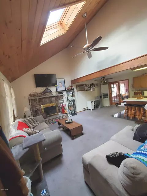 481 Whippoorwill Dr, Bushkill, PA 18324 photo 12