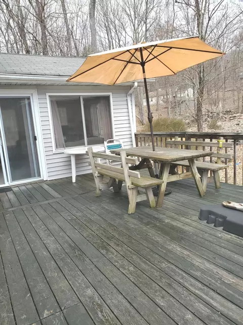 481 Whippoorwill Dr, Bushkill, PA 18324 photo 3
