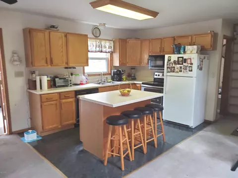 481 Whippoorwill Dr, Bushkill, PA 18324 photo 9