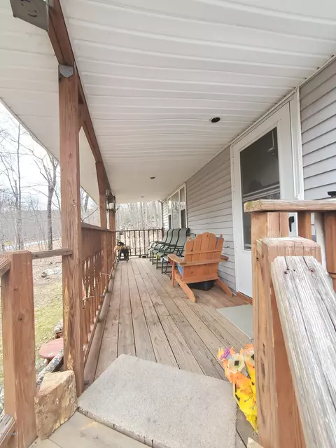 481 Whippoorwill Dr, Bushkill, PA 18324 photo 4