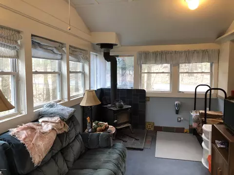 150 Doolan Rd, Dingmans Ferry, PA 18328 photo 9