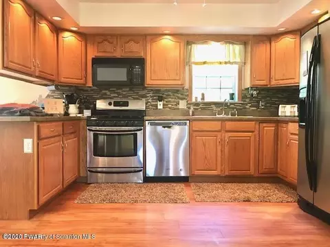 9 Excursion Dr, Damascus, PA 18415 photo 3