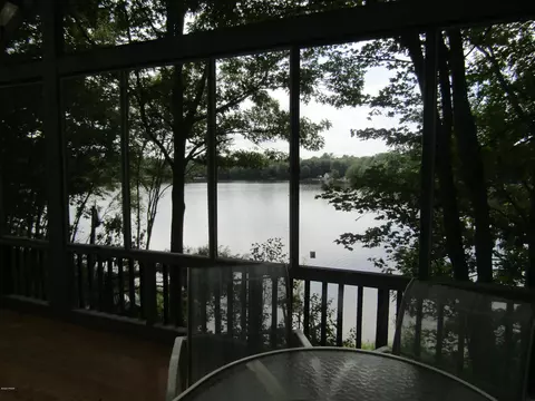 131 E Lake View Dr, Dingmans Ferry, PA 18328 photo 20