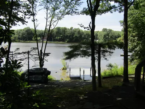 131 E Lake View Dr, Dingmans Ferry, PA 18328 photo 3