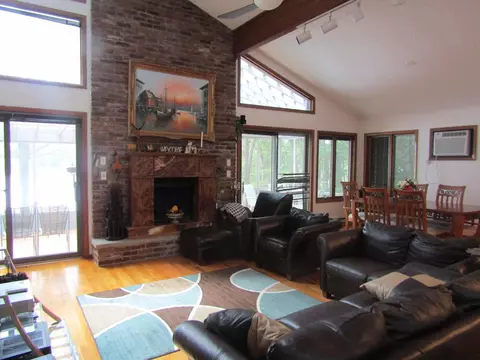131 E Lake View Dr, Dingmans Ferry, PA 18328 photo 7