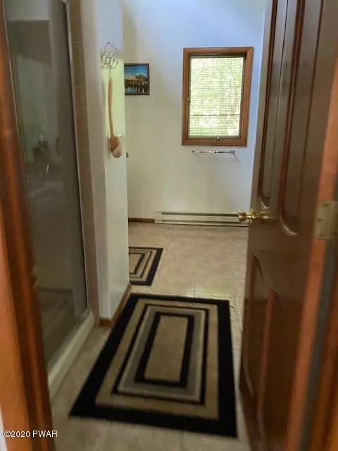 131 E Lake View Dr, Dingmans Ferry, PA 18328 photo 23