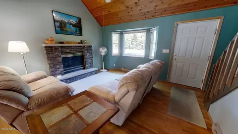 105 Apache Trl, Dingmans Ferry, PA 18328 photo 2