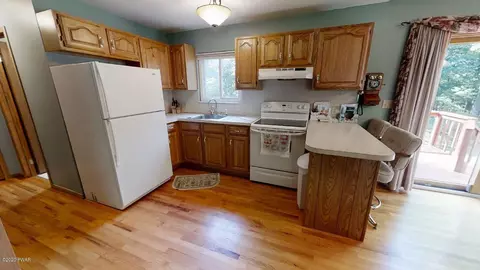 105 Apache Trl, Dingmans Ferry, PA 18328 photo 5