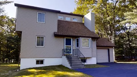 105 Apache Trl, Dingmans Ferry, PA 18328 photo 1