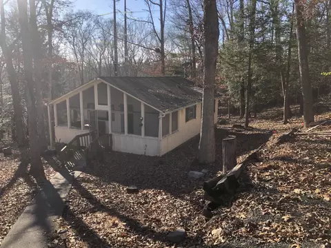 2243 Pine Ln, Bushkill, PA 18324 photo 1