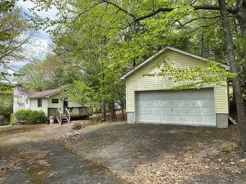 119 Crossing Way, Dingmans Ferry, PA 18328 photo 2