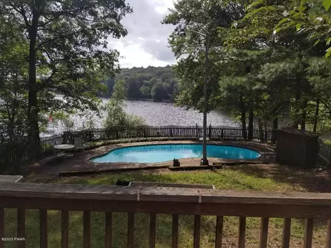 119 Crossing Way, Dingmans Ferry, PA 18328 photo 8