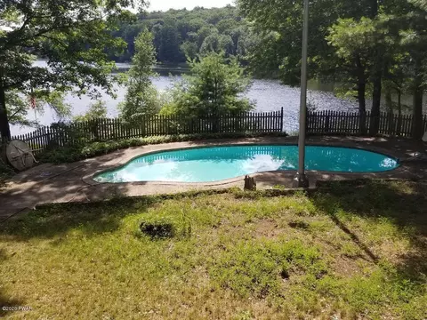 119 Crossing Way, Dingmans Ferry, PA 18328 photo 9