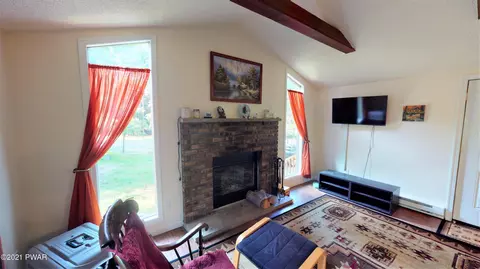 144 Spring Dr, Dingmans Ferry, PA 18328 photo 9