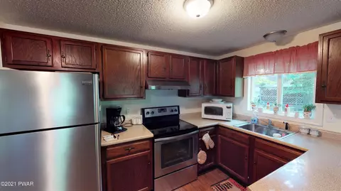 144 Spring Dr, Dingmans Ferry, PA 18328 photo 4
