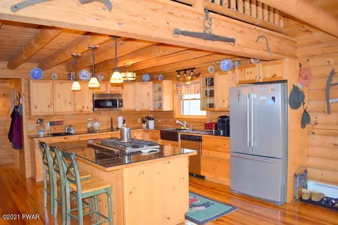 168 Split Rock Rd, Newfoundland, PA 18445 photo 2