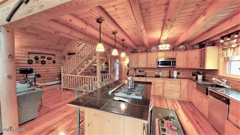 168 Split Rock Rd, Newfoundland, PA 18445 photo 5