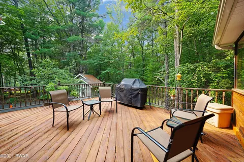 101 Seneca Trl, Dingmans Ferry, PA 18328 photo 9