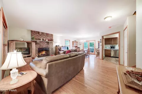 101 Seneca Trl, Dingmans Ferry, PA 18328 photo 11