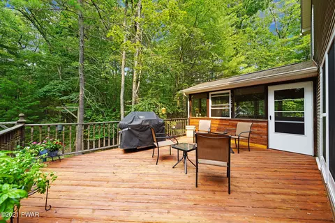 101 Seneca Trl, Dingmans Ferry, PA 18328 photo 8