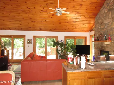 397 Saunders Dr, Bushkill, PA 18324 photo 12