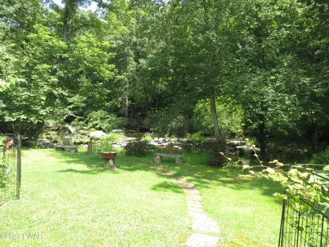 397 Saunders Dr, Bushkill, PA 18324 photo 24