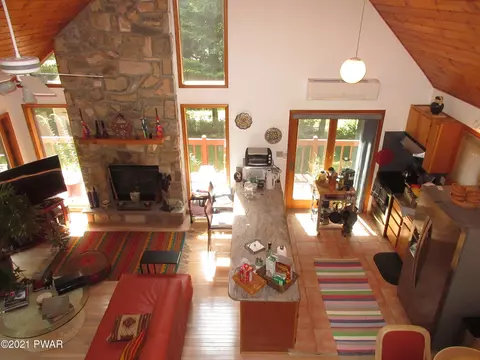 397 Saunders Dr, Bushkill, PA 18324 photo 5