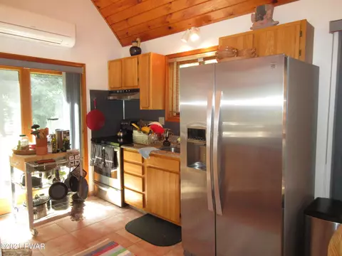 397 Saunders Dr, Bushkill, PA 18324 photo 9