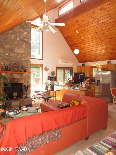 397 Saunders Dr, Bushkill, PA 18324 photo 8
