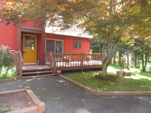 397 Saunders Dr, Bushkill, PA 18324 photo 3